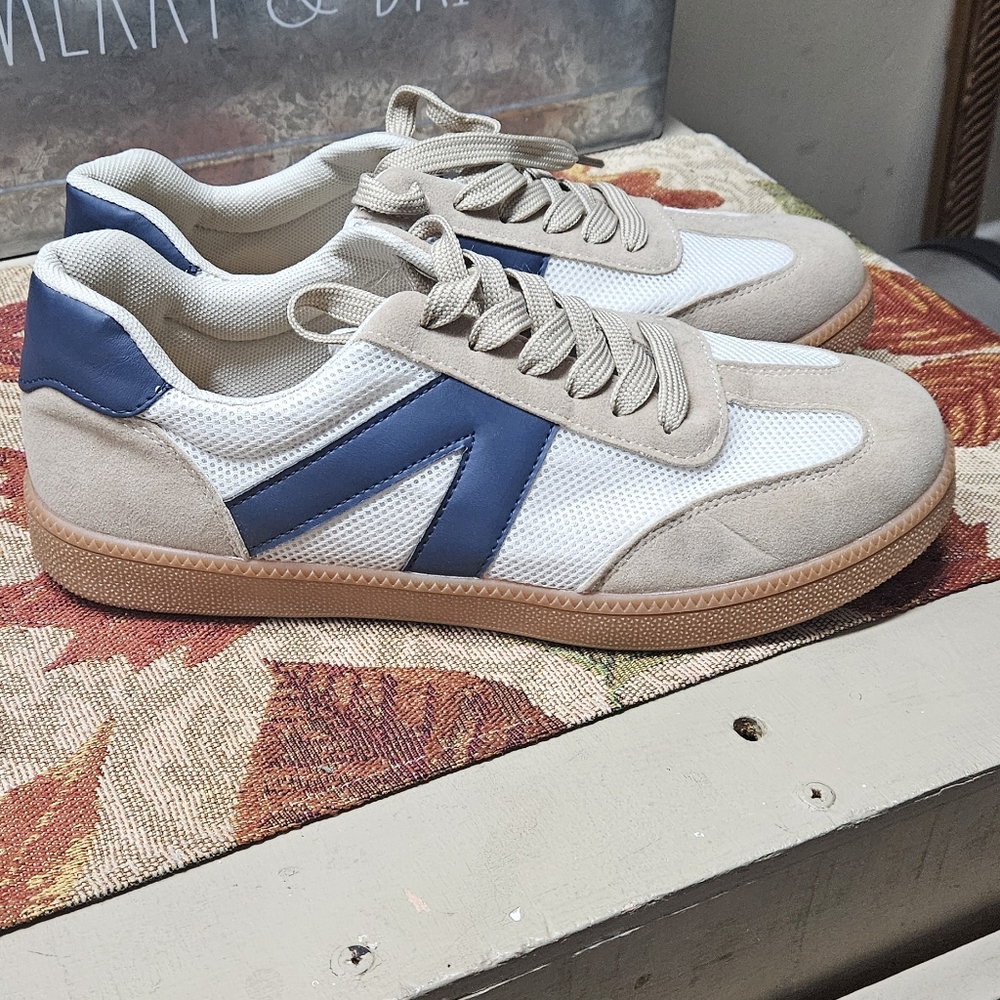 Women Blue and Tan Casual Sneakers